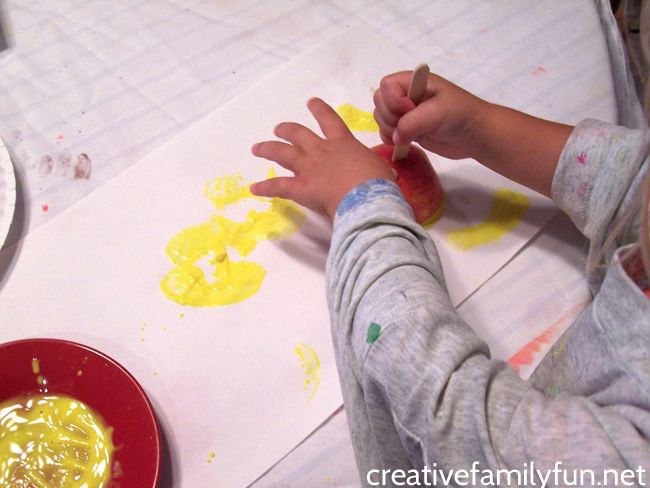 Get ready to have some simple family fun this autumn with this Fall Bucket List for Toddlers. The activities are simple and so much fun.