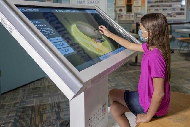 A person looking at a screen

Description automatically generated with low confidence