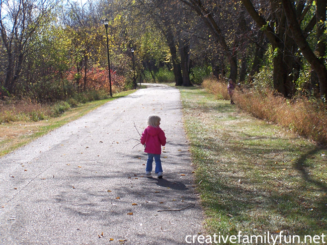 Get ready to have some simple family fun this autumn with this Fall Bucket List for Toddlers. The activities are simple and so much fun.