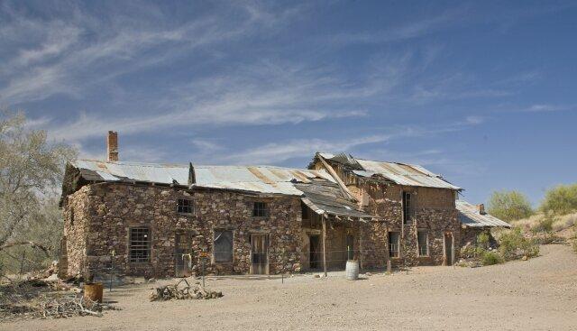 A picture containing sky, outdoor, building, old

Description automatically generated