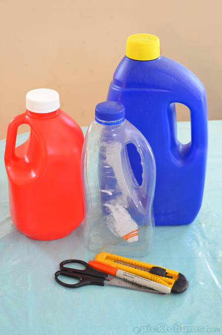 make a bottle sand scoop