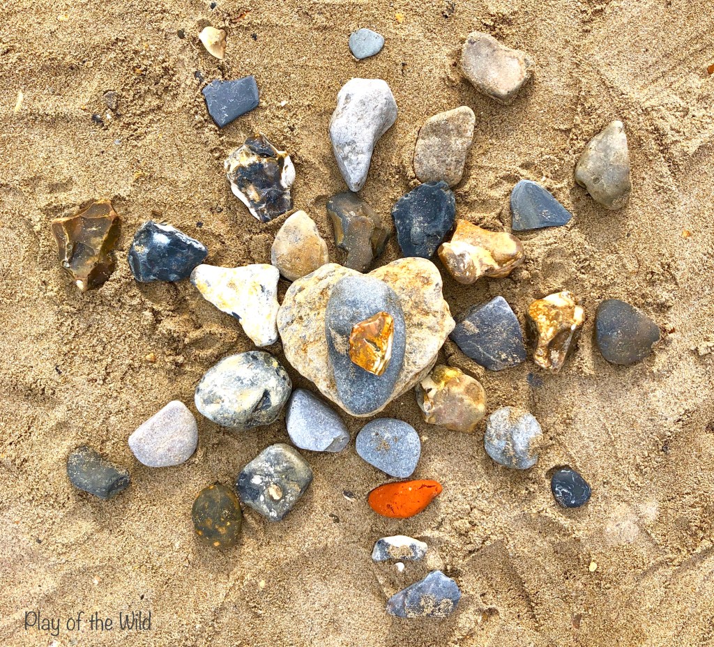 Loose parts play ideas for toddlers. Loose parts with rocks. nature art