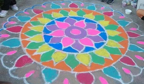 Combine nature study, art and sensory play with a flower art invitation to play